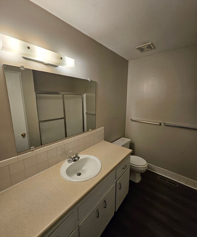 Building Photo - 1029/1031 SW Kingscross Road