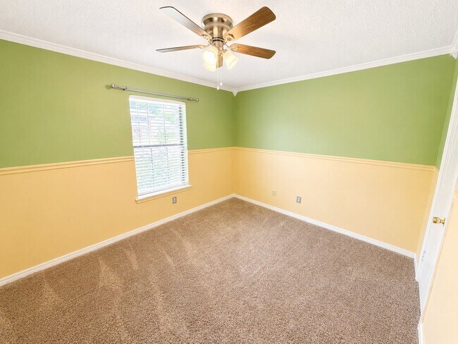 Building Photo - Greenacres Subdivision!