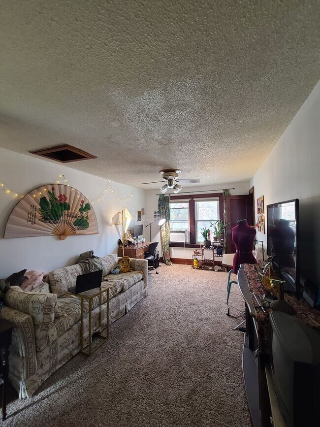 Building Photo - 709 N Busey Ave