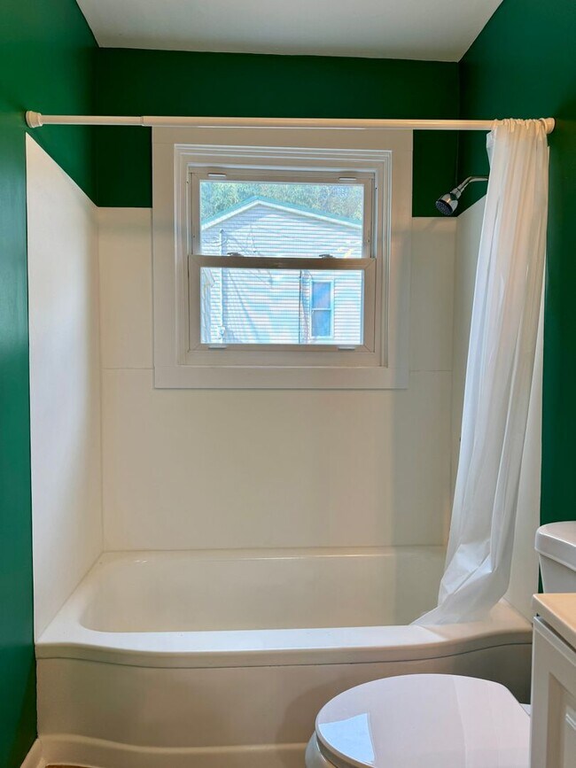 Building Photo - 32 Opal Rd