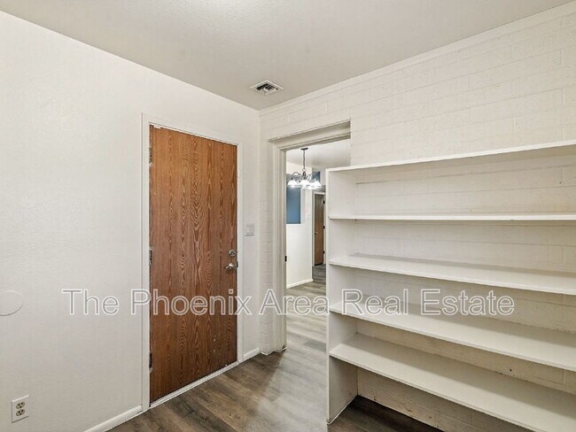 Building Photo - 3109 E Pueblo Ave