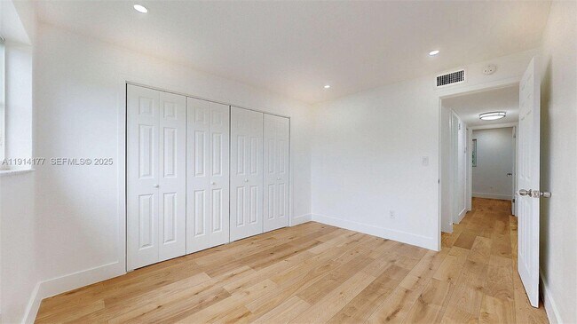 Building Photo - 1201 SW 42nd Ave