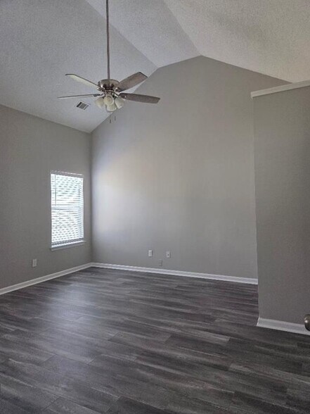 Building Photo - 45 Robertford Dr