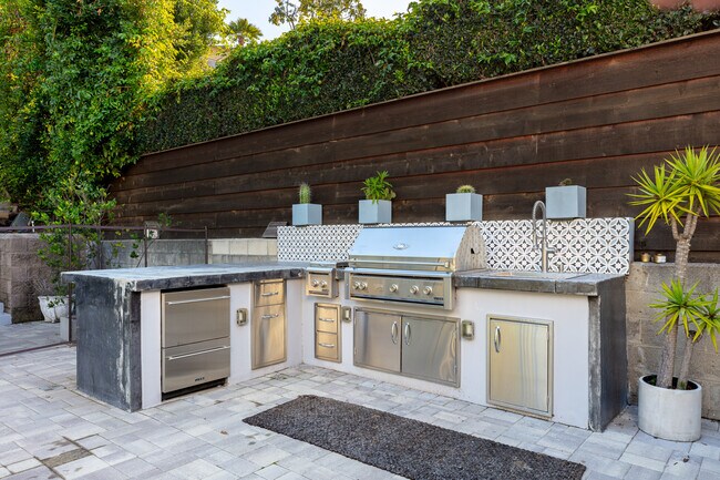 Building Photo - 3156 Dona Emilia Dr