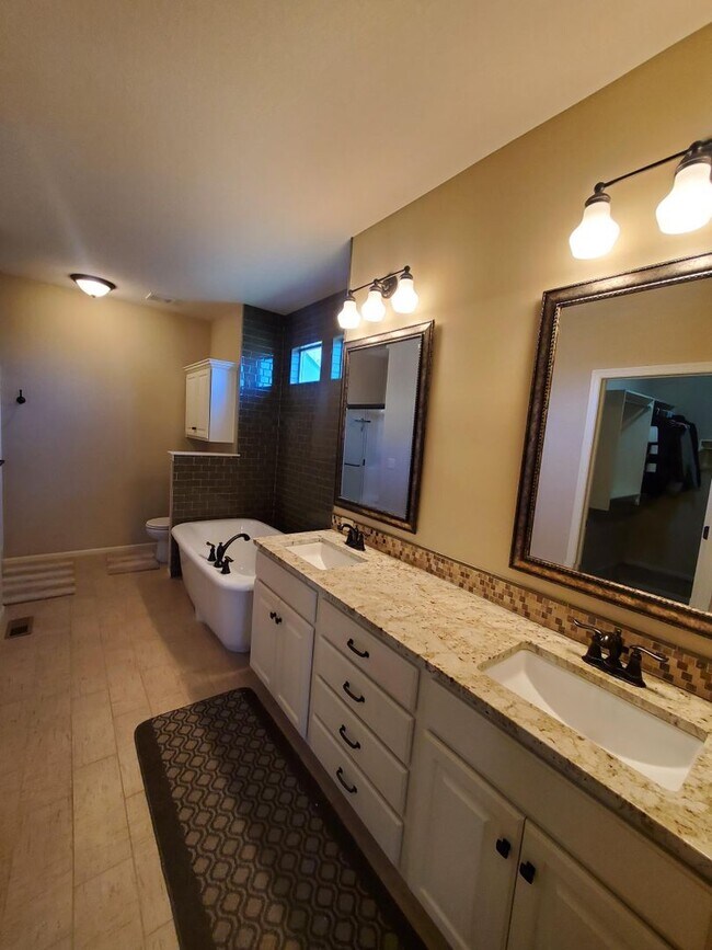 Building Photo - Pristine luxury Home in North Andover Neig...
