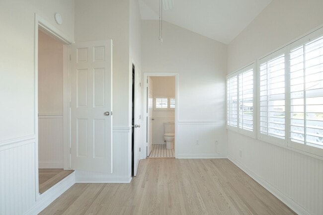 Building Photo - 3845 Sunset Ln