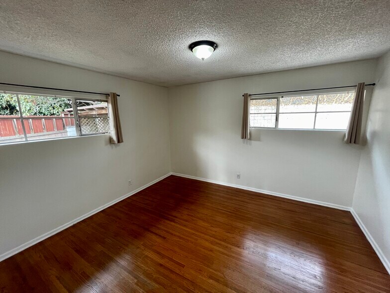 Building Photo - 12505 Manor Dr