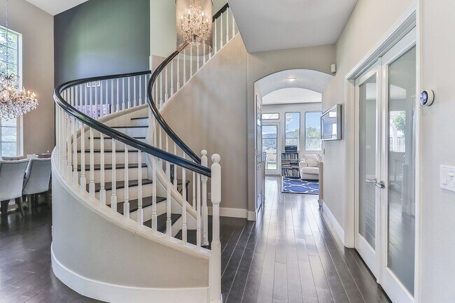 Building Photo - 1385 Sapphire Dragon St