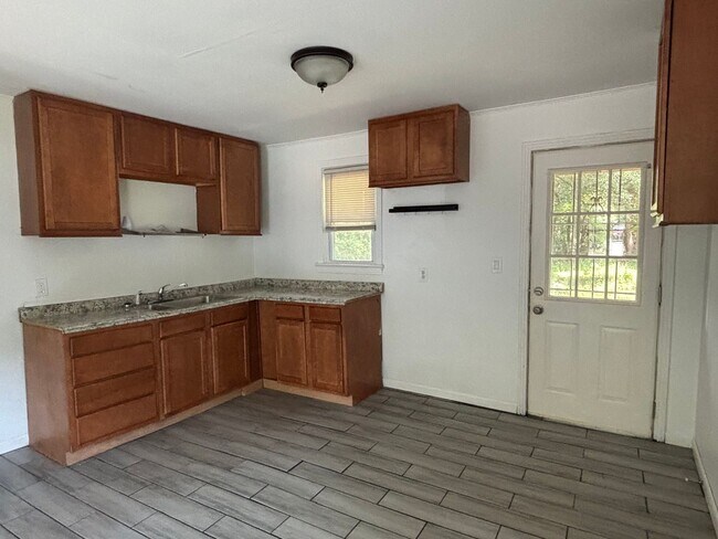 Building Photo - Charming 3-Bedroom Home in Jacksonville- A...