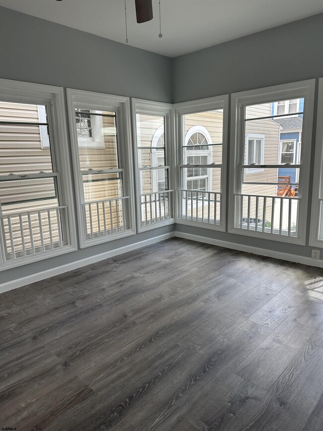 Building Photo - 12 S Jackson Ave