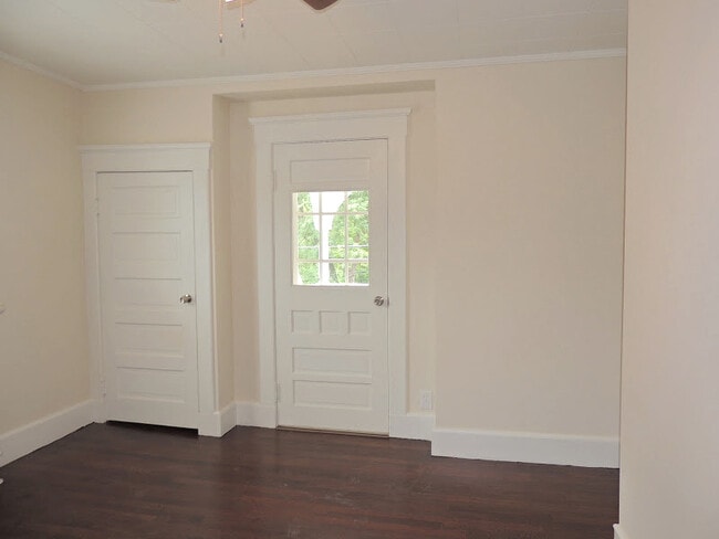 Building Photo - Renovated Colonial with 4 Beds - 1.5 Baths