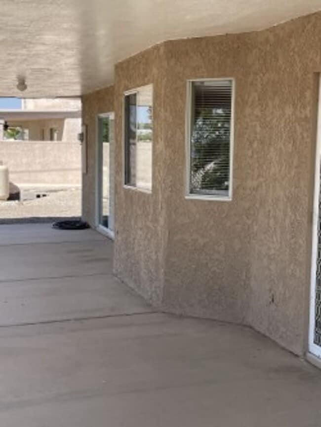 Building Photo - 3639 Tarpon Dr