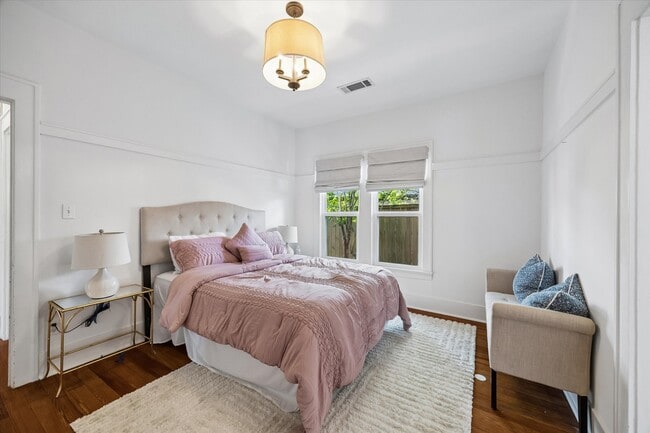 Building Photo - 623 Pecore St