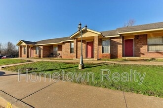 Building Photo - 717 S Locust St