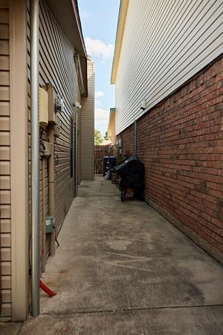 Building Photo - 413 San Maria Dr