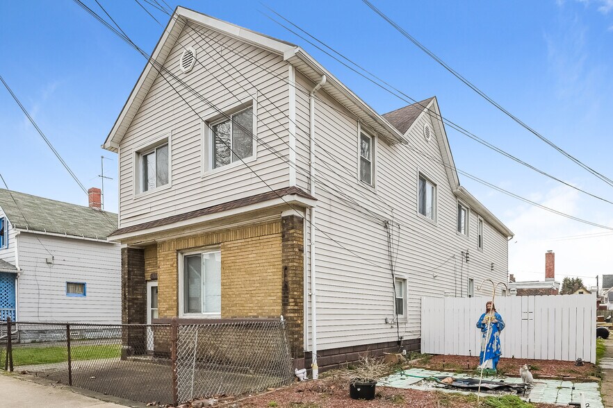 Building Photo - 1321 Buhrer Ave