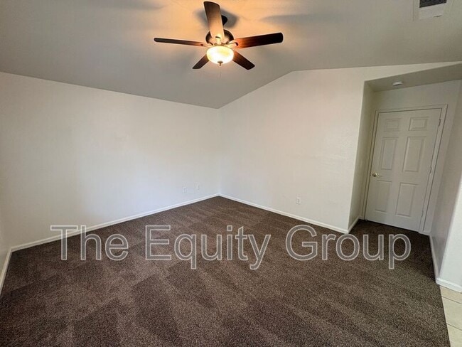 Building Photo - 723 N Simon St