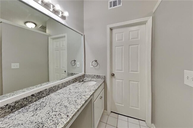 Building Photo - 1517 Galewood Cir NE