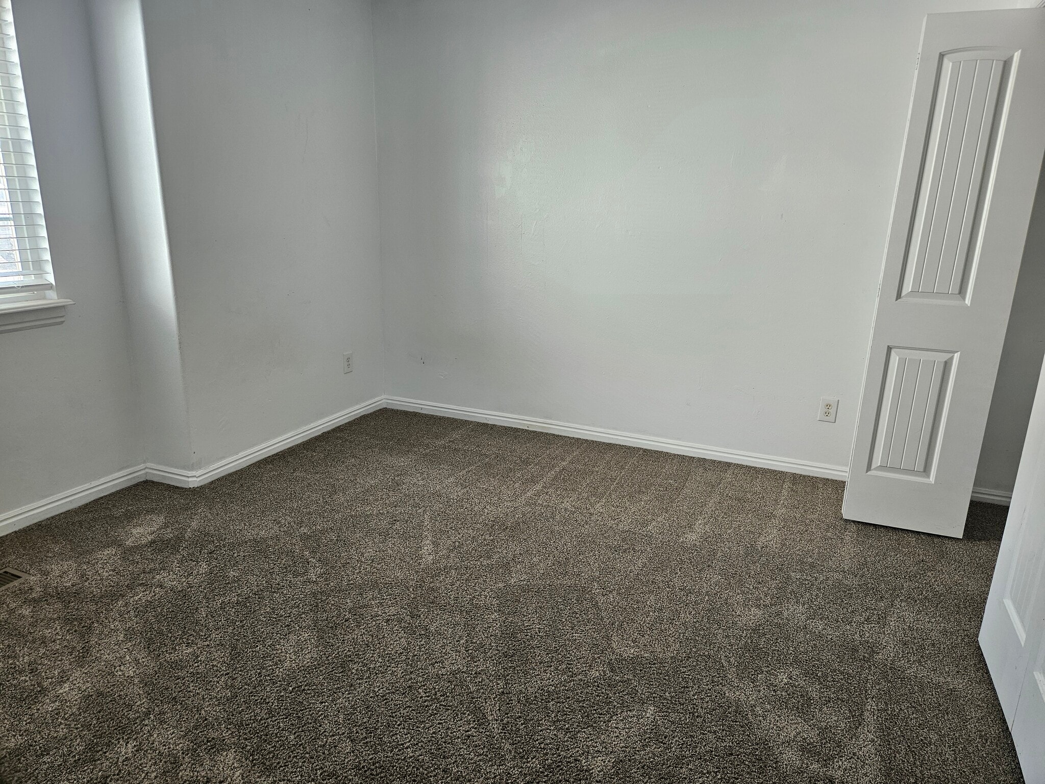 Building Photo - 1046 W 820 S