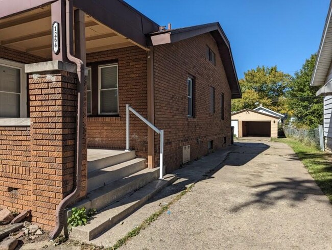 Building Photo - 1264 E. Sedwick Street