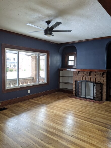 Living Room - 2127 Bunts Rd