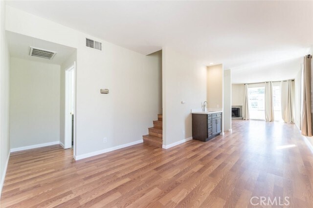 Building Photo - 14948 Moorpark St