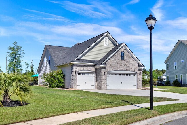 Building Photo - Savannah Quarters!