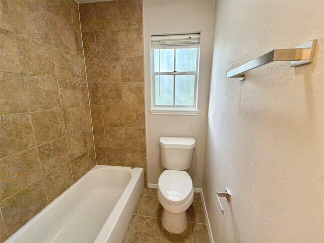 Building Photo - 857 Wax Myrtle Ln