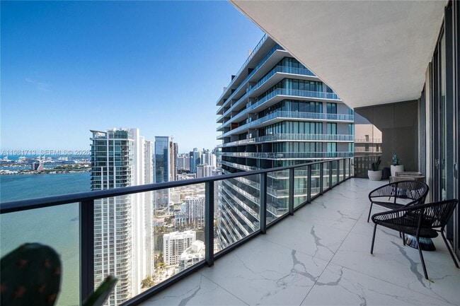 Building Photo - 650 NE 32nd St