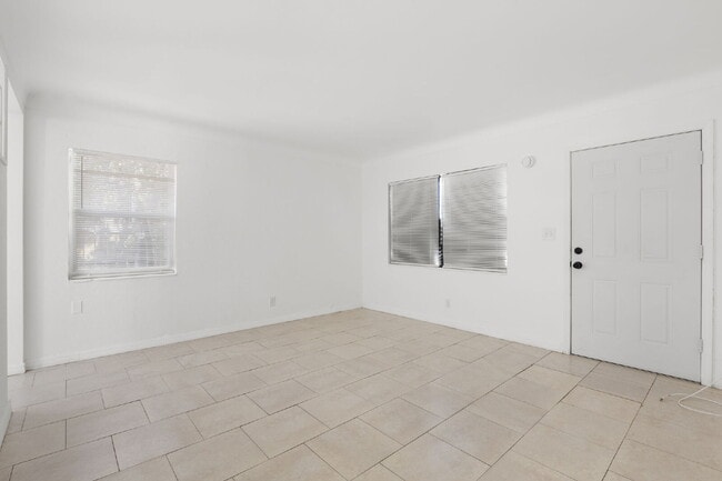 Building Photo - Home For Rent in St Pete!