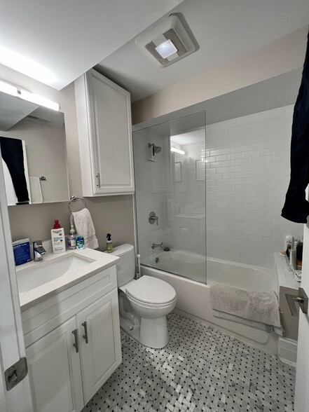 Building Photo - 3616 N Bosworth Ave