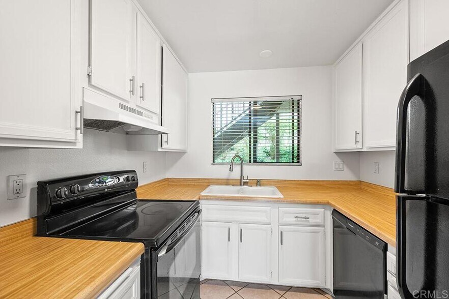 Building Photo - 6725 Mission Gorge Rd