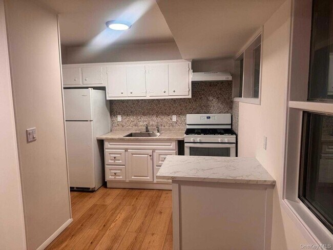 Building Photo - 5 Birch Ct