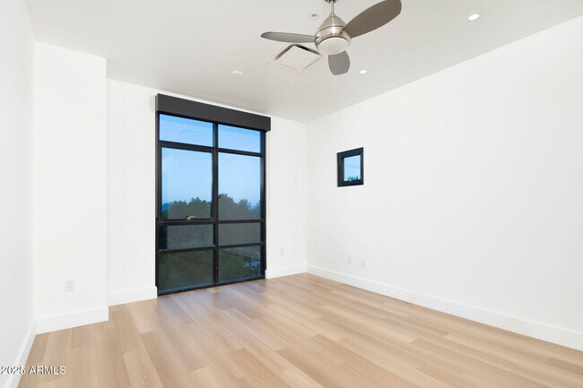 Building Photo - 15215 N Kierland Blvd
