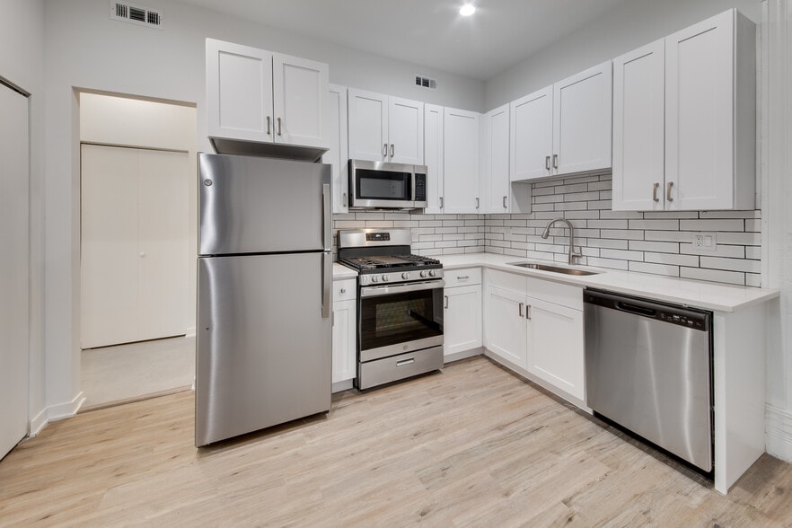 Building Photo - 2029 N Damen Ave