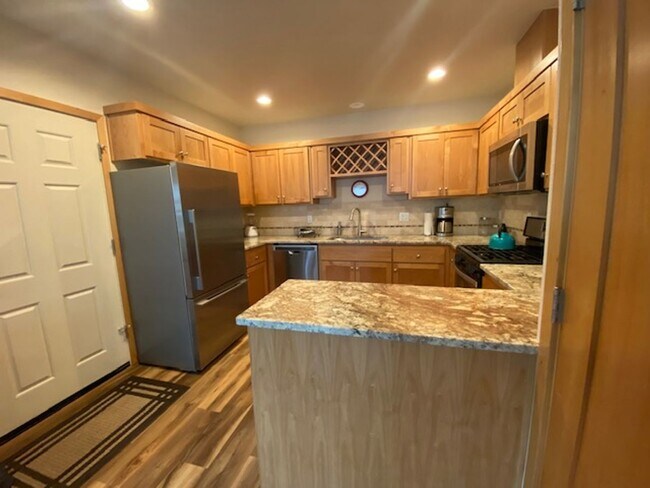 Building Photo - Unfurnished updated ADU above garage in the Parks at Broken Top