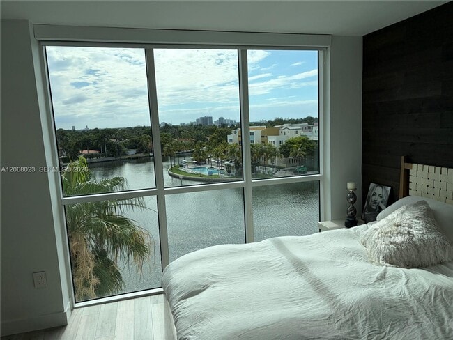 Building Photo - 5900 Collins Ave