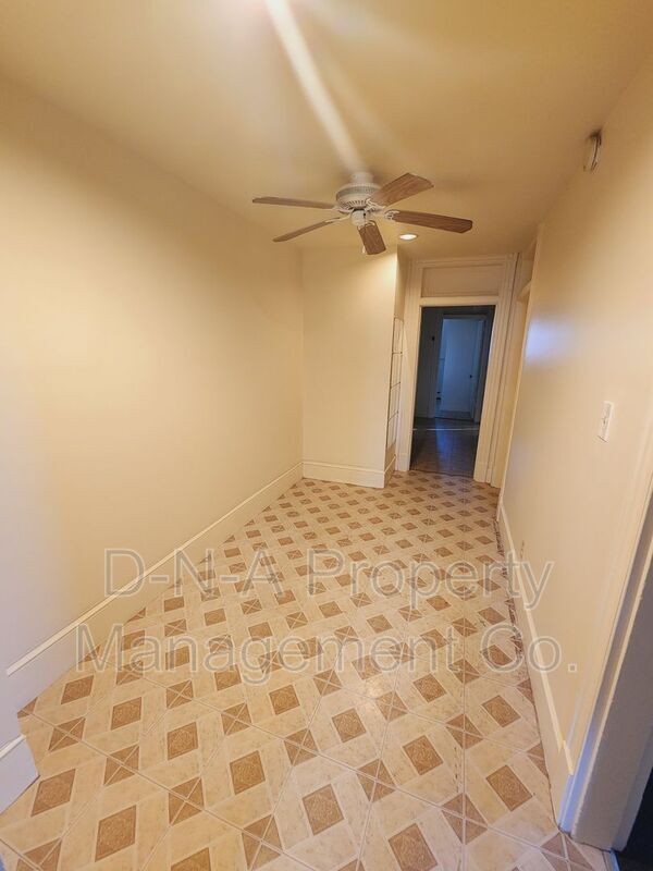 Building Photo - 503 Thomas St