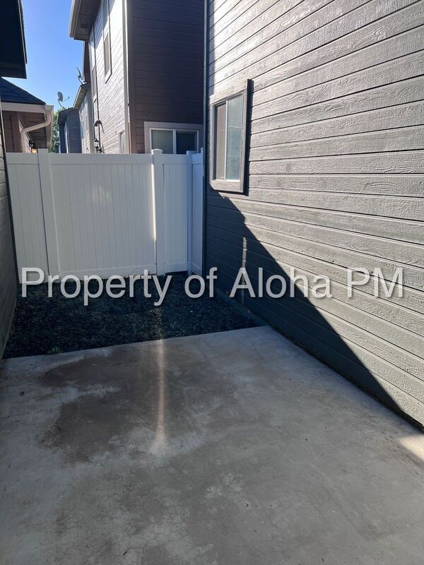 Building Photo - 4542 Brennen St W