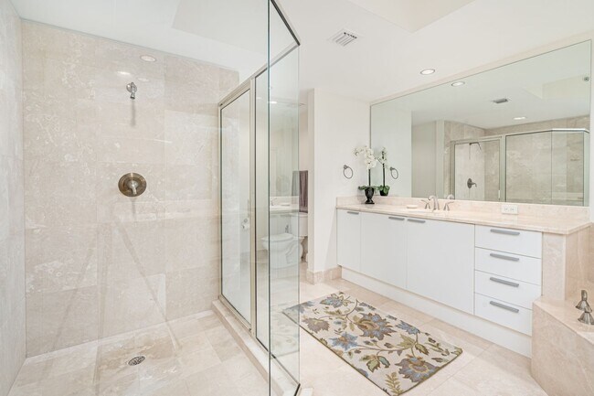 Building Photo - Furnished Condo at Marina Grande