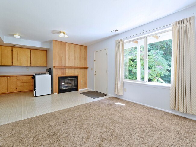 Building Photo - 721 Crown Dr