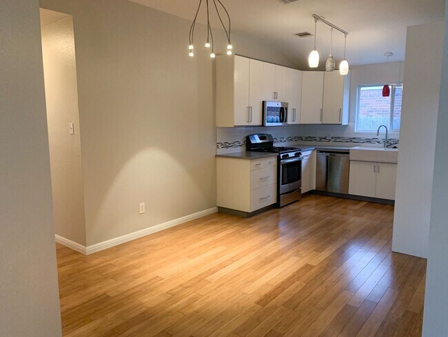 Building Photo - Great Cedar Park Home - Come See TODAY!