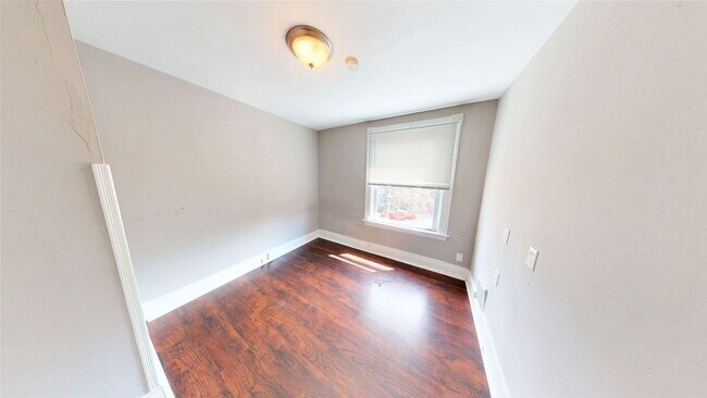 Building Photo - 2313 Stratford Ave