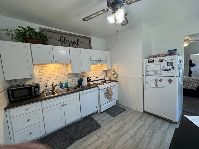 Kitchen - 2429 N Oakland Ave