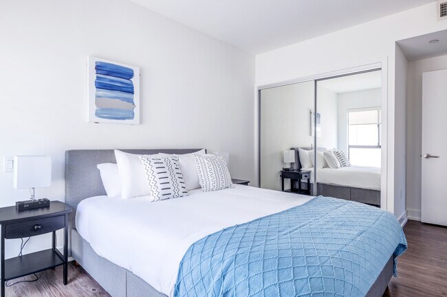 Building Photo - 409 Hayworth Ave