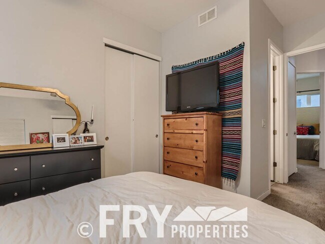 Building Photo - Beautiful townhome in the Sloans Lake Neighborhood.