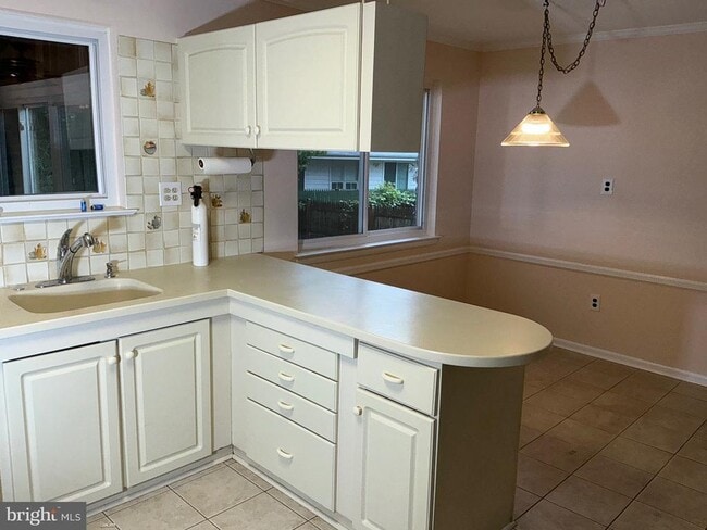 Building Photo - 303 Charlton Ct