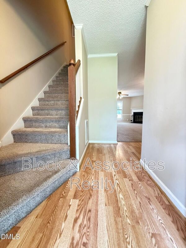 Building Photo - 120 Greenmont Ln