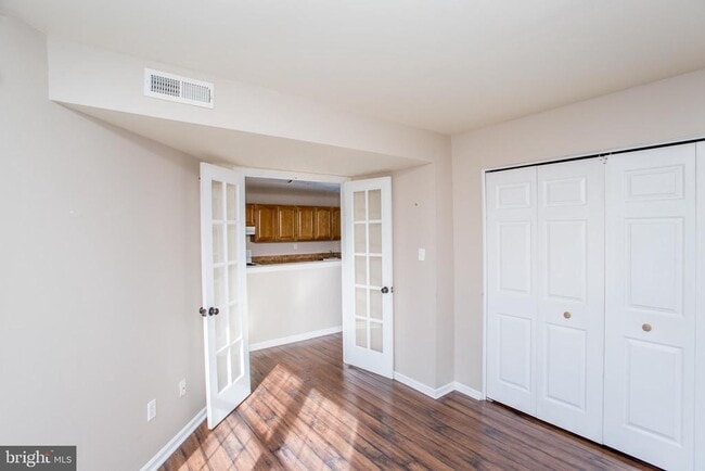 Building Photo - 10014 Beacon Hill Dr