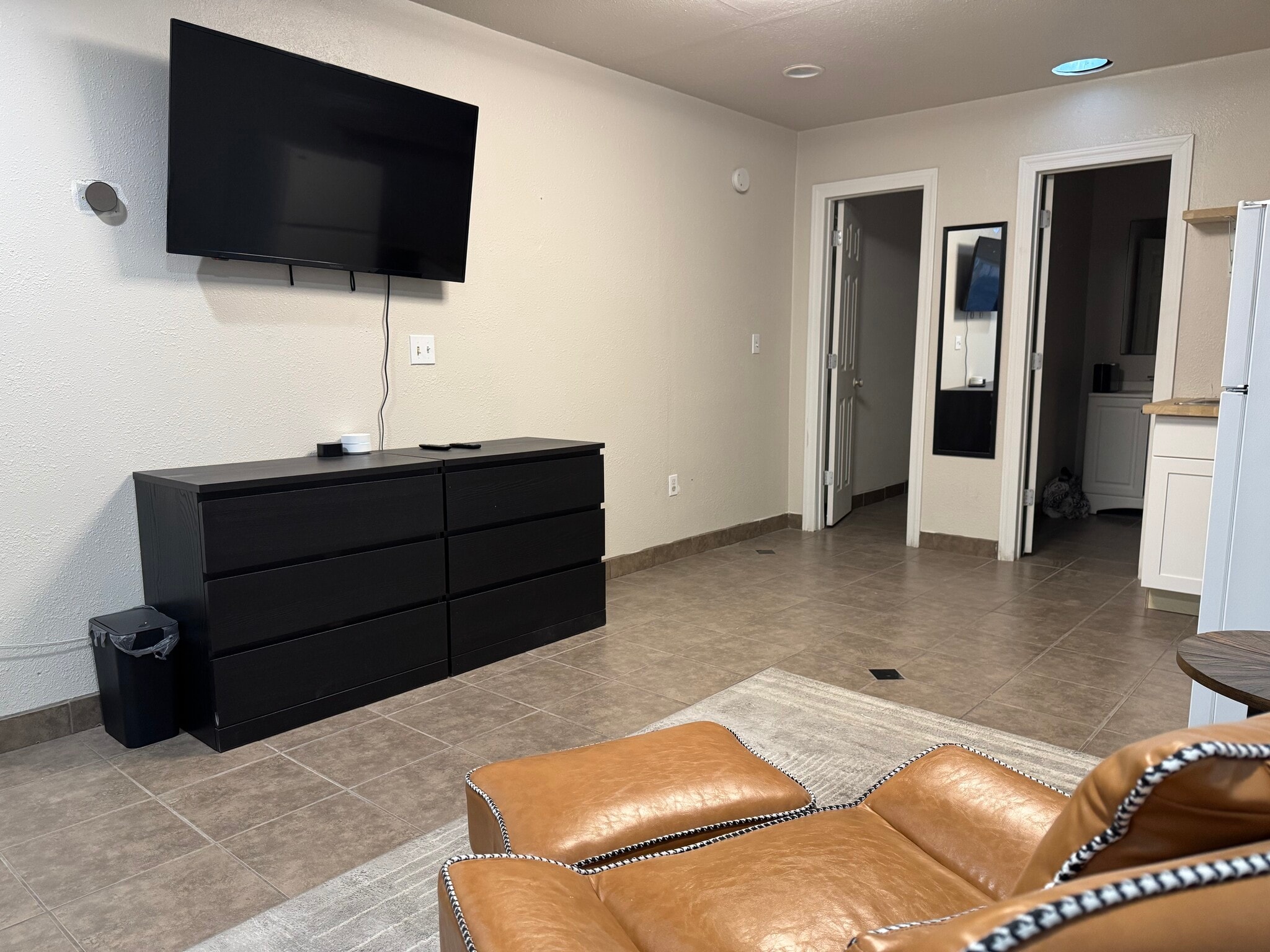 Building Photo - 938 E Amelia Ave